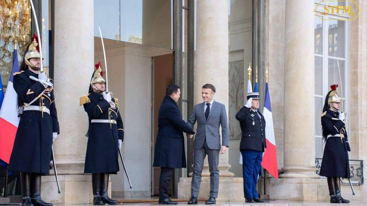 Cambodian PM and his counterpart in Paris.jpg