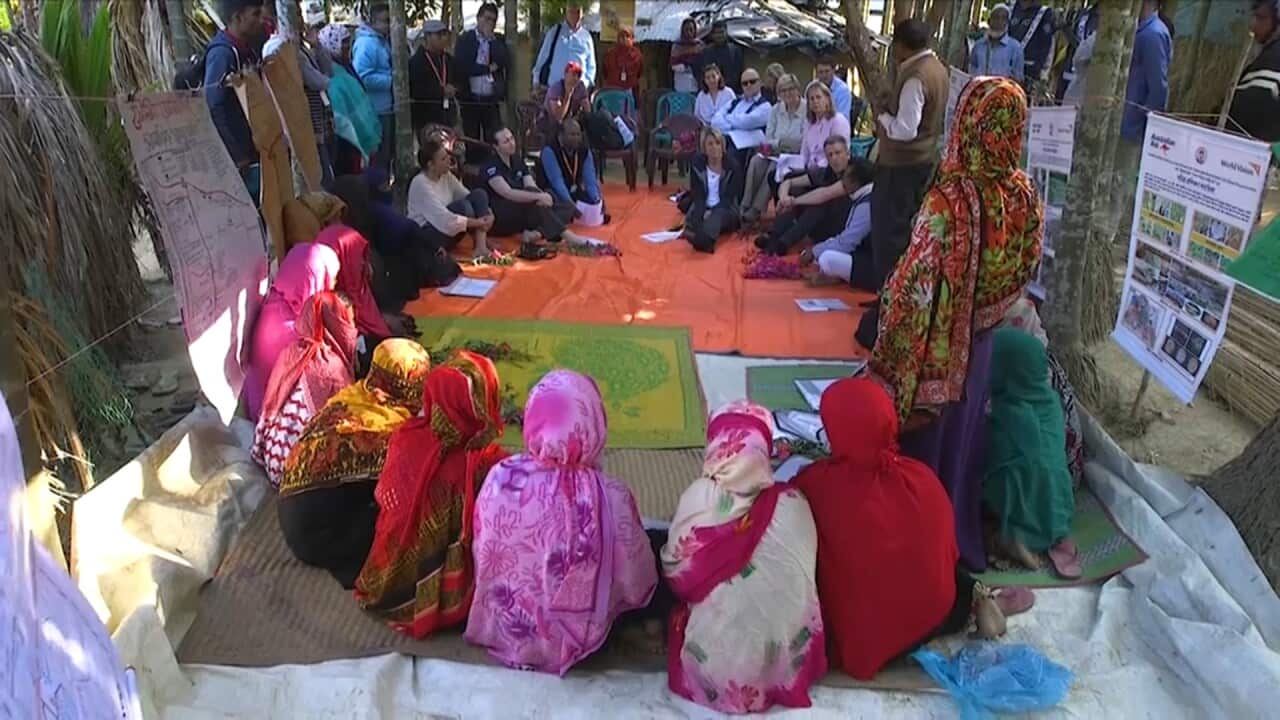 Australian parliamentarians meeting Bangladeshi women trained in horticulture thanks to Australian aid