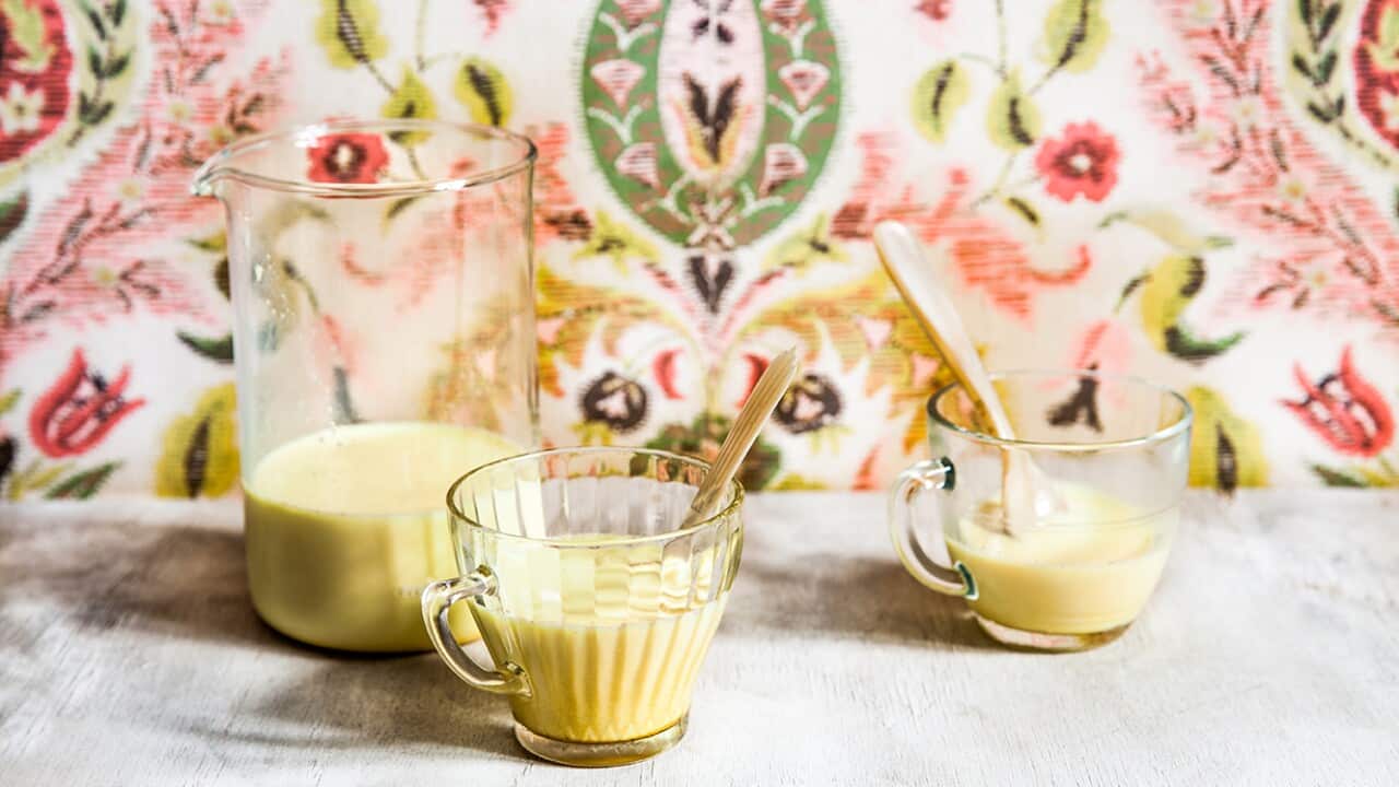 Pakistani hot turmeric milk (haldi doodh)