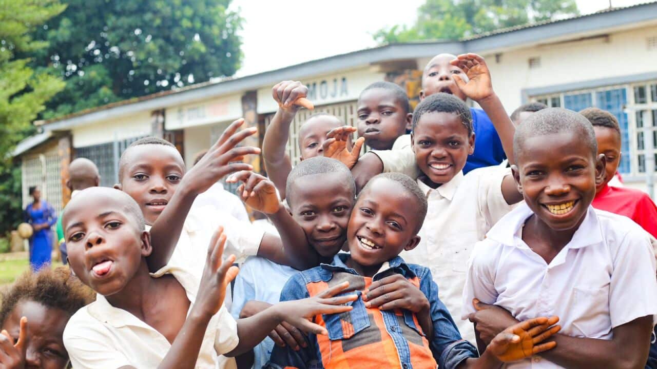 Nella foto i bambini della scuola Pamoja costruita da Still I Rise in Congo.