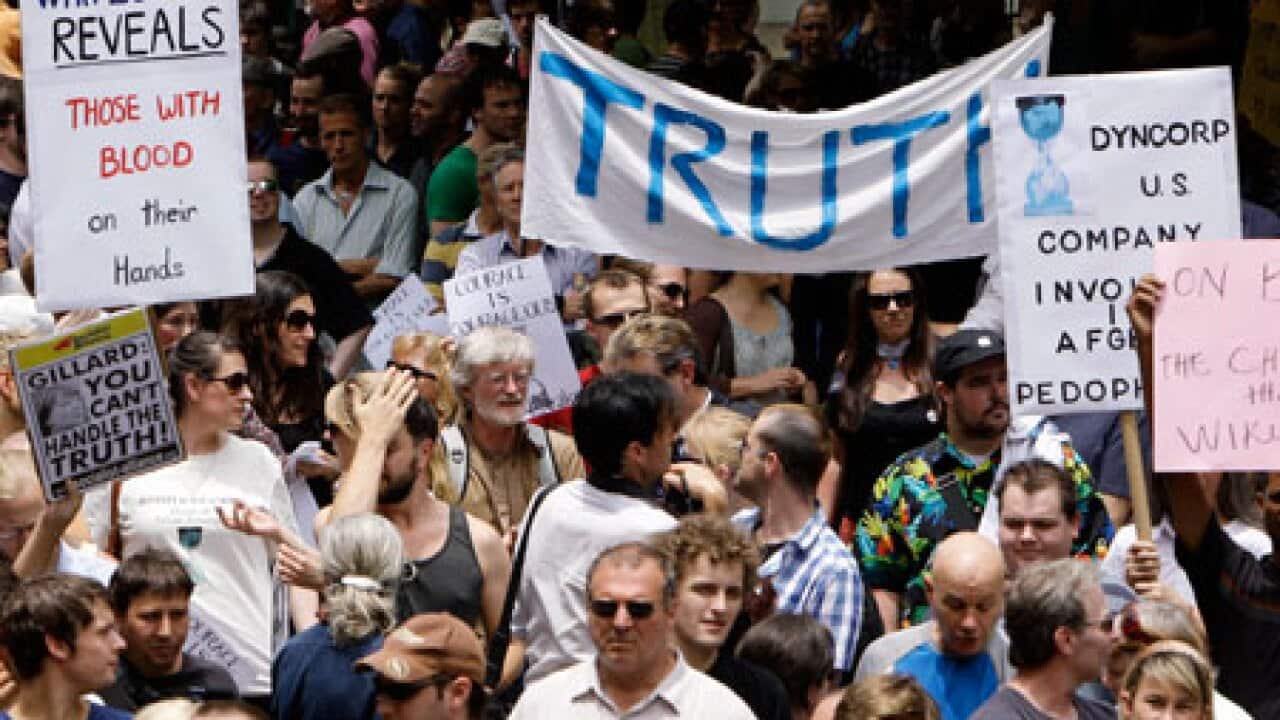 wikiLeaks_protest_brisbane_L_101210_aap_693772244