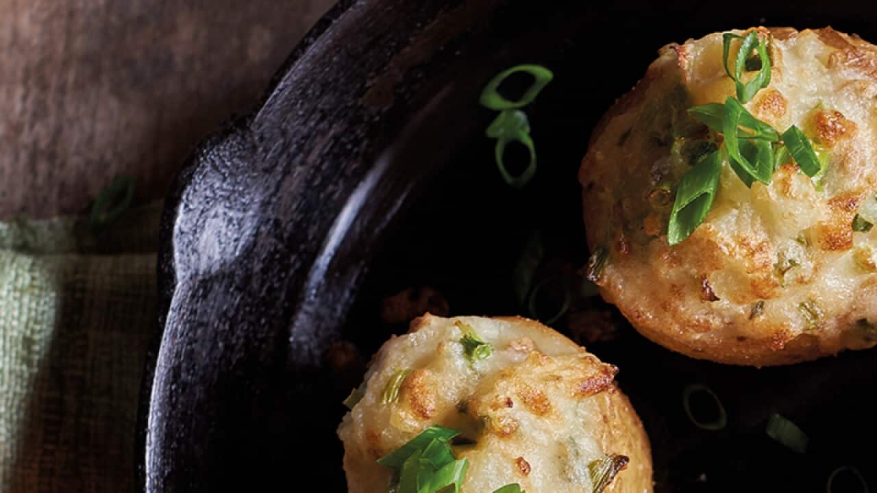 Stuffed potatoes with cream cheese and spring onion