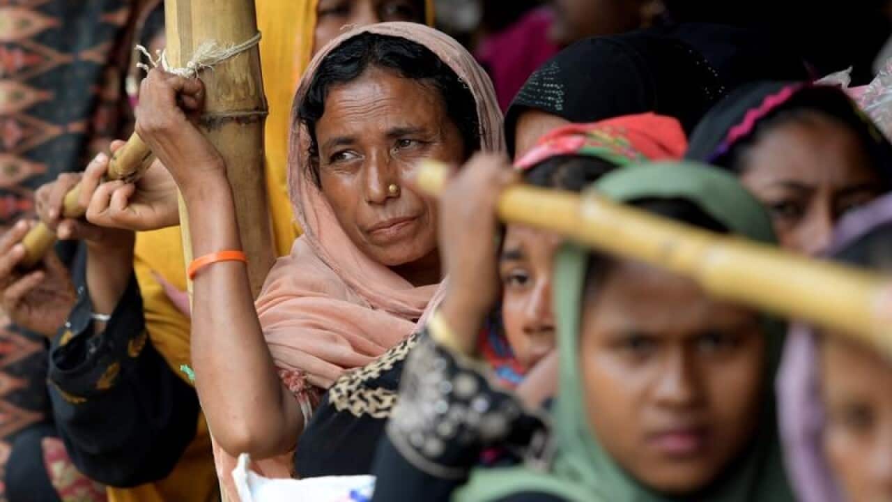 Rohingya women line up to receive aid