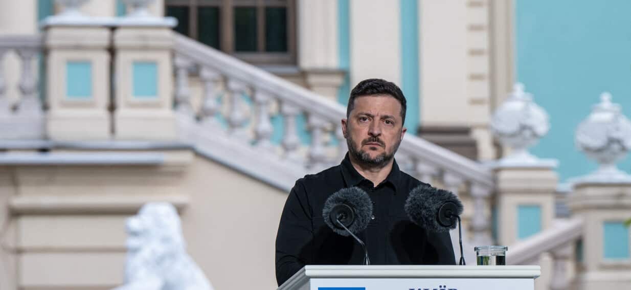 Zelenskyy seizes opportunity as Russia concedes weaknesses in air defence