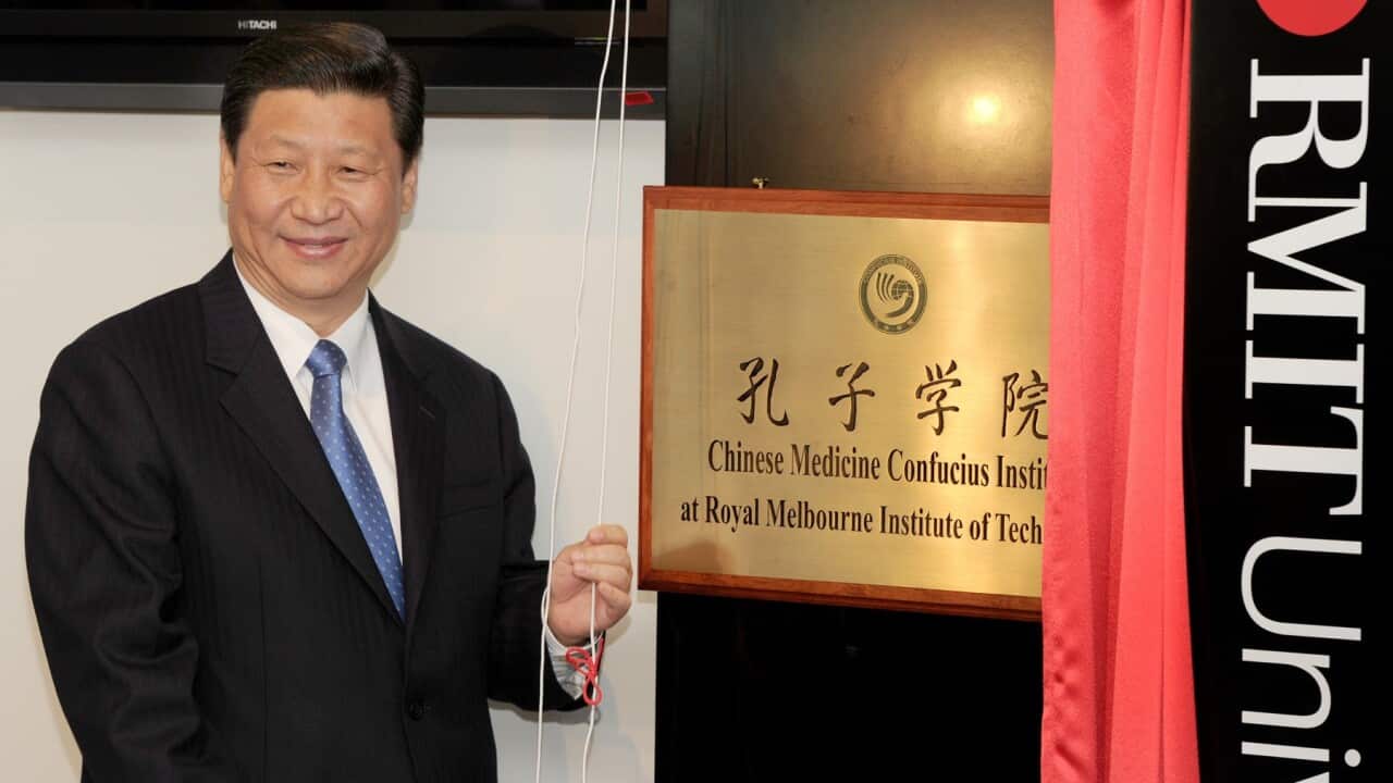 China's Vice President Xi Jinping unveils the plaque at the opening of Australia's first Chinese Medicine Confucius Institute at the RMIT University in Melbourne on June 20, 2010.