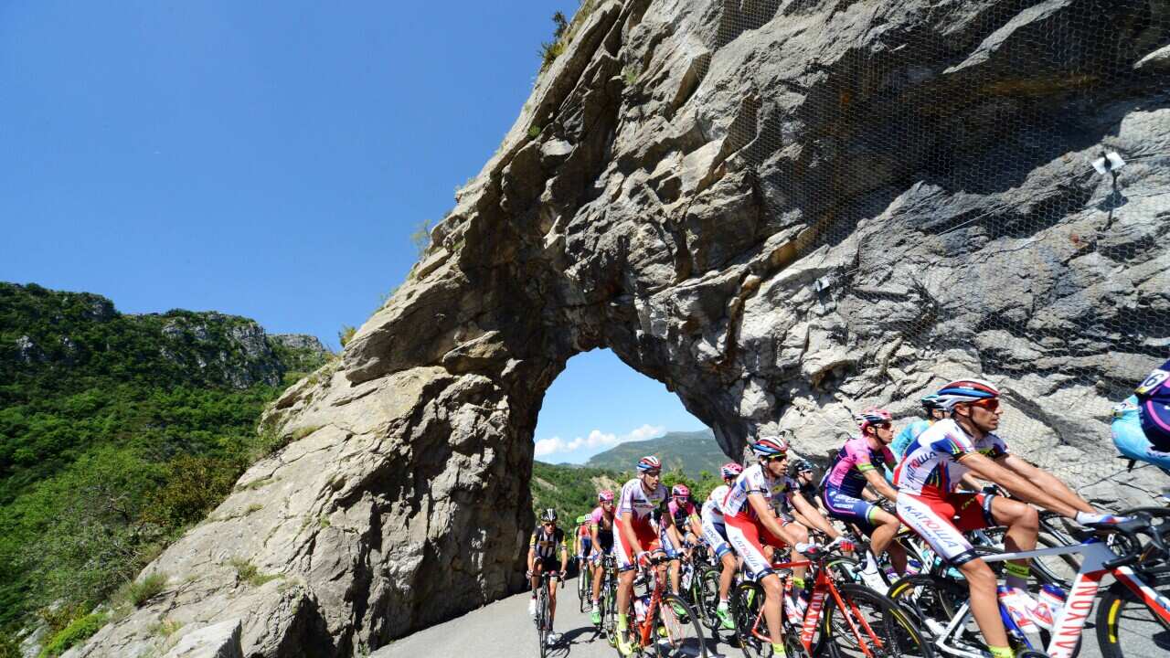 Tour de France, Netherlands, police, protest
