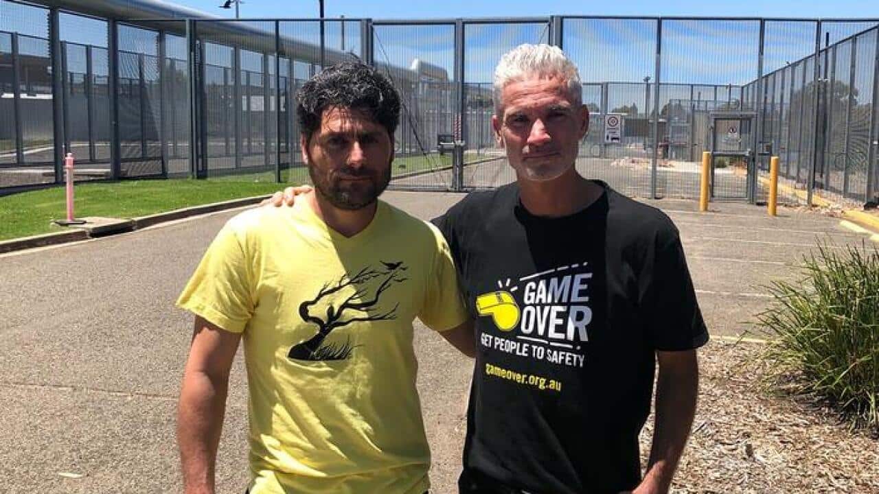 پناهجوی کرد ایرانی، فرهاد بندش، پس از آزادی از بازداشتگاه از هواداران خود تشکر کرد.