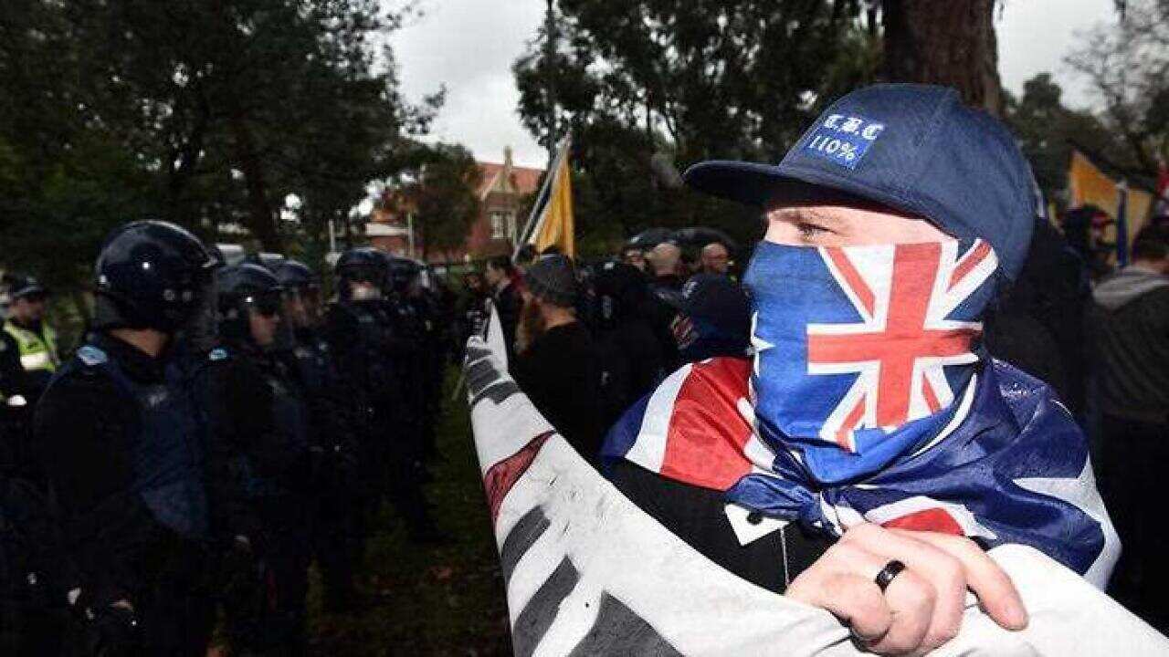 Anti-islam protesters clash with police