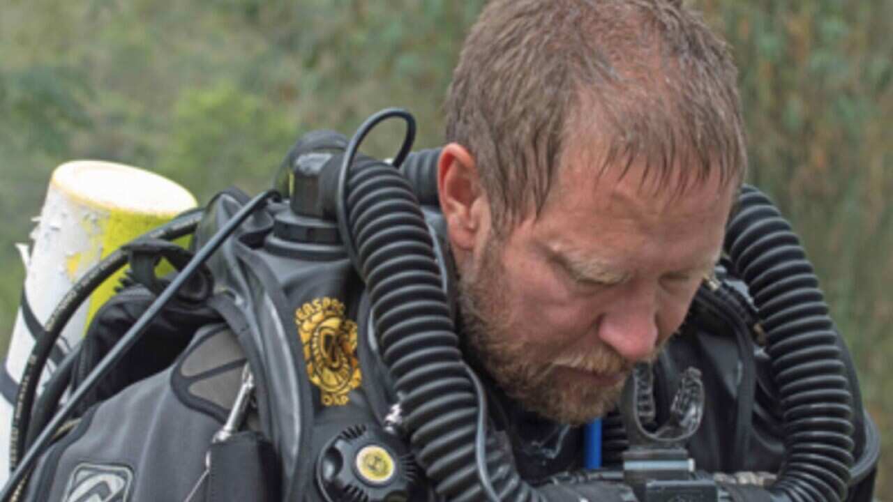 Richard Harris has assisted the Thai rescue efforts.