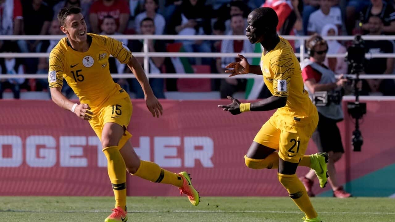 Mabil, Ikonomidis