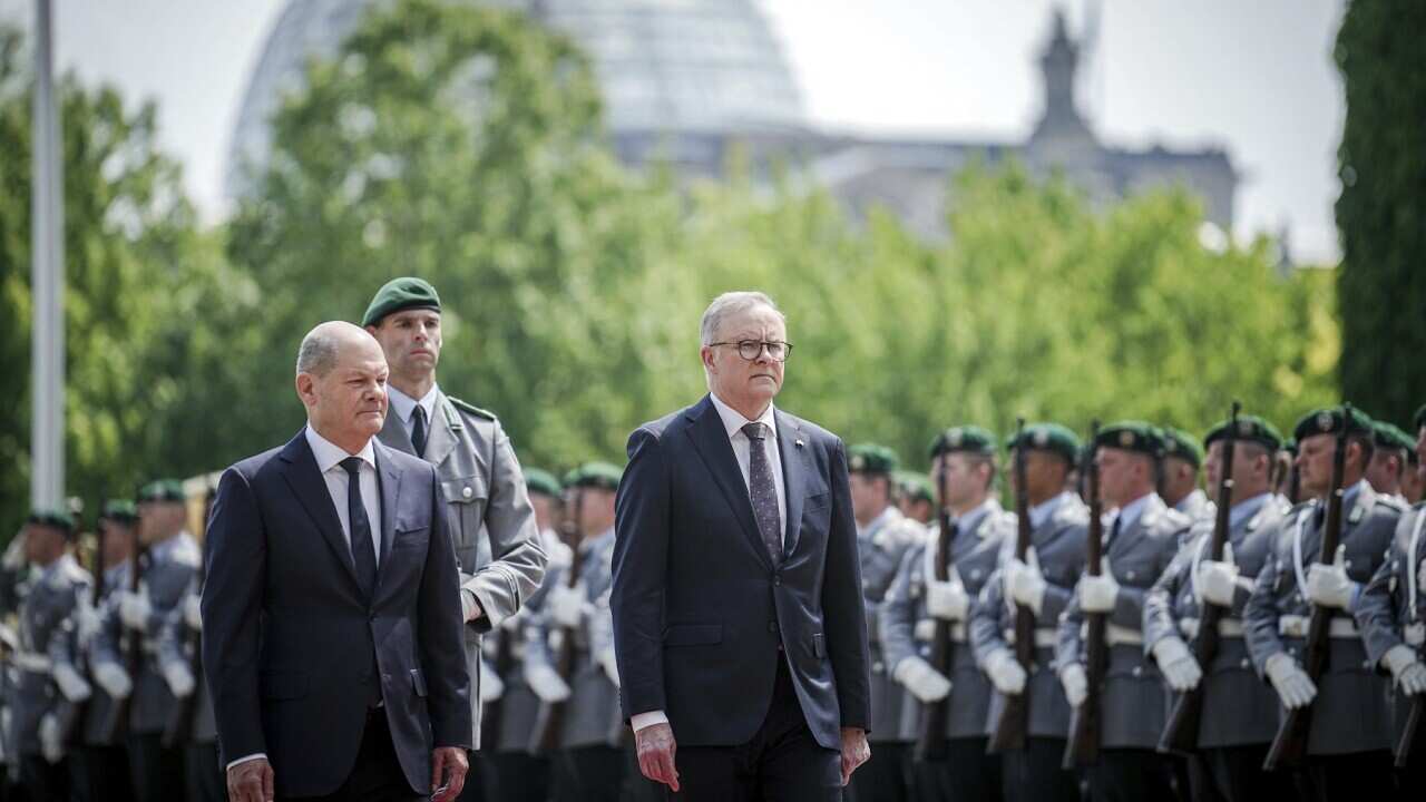 Chancellor Sholz and Prime Minister Albanese in front of the German Chancellery