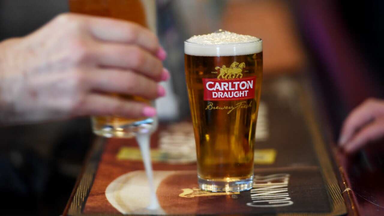 Patrons drink Australian beers at a bar on International Beer Day in Melbourne, Friday, August 4, 2017. (AAP Image/Tracey Nearmy) NO ARCHIVING
