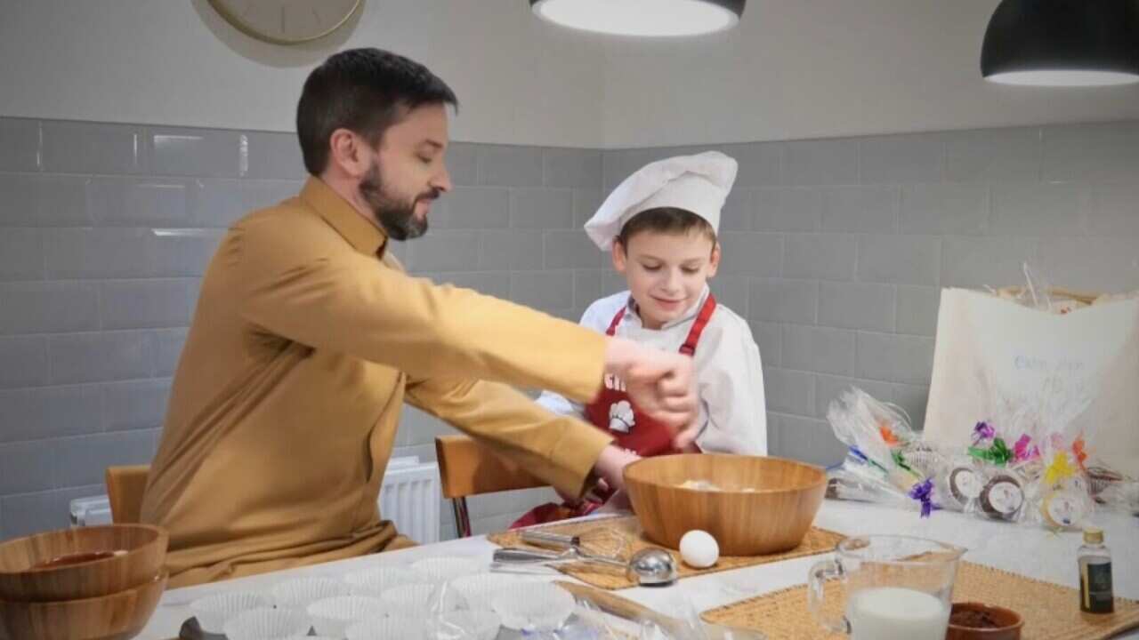 Dan Harris and his son, Josh, prepare a batch of cupcakes_AP.jpg