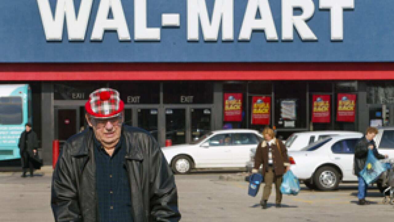 walmart_US_shopper_110201_getty_552644696