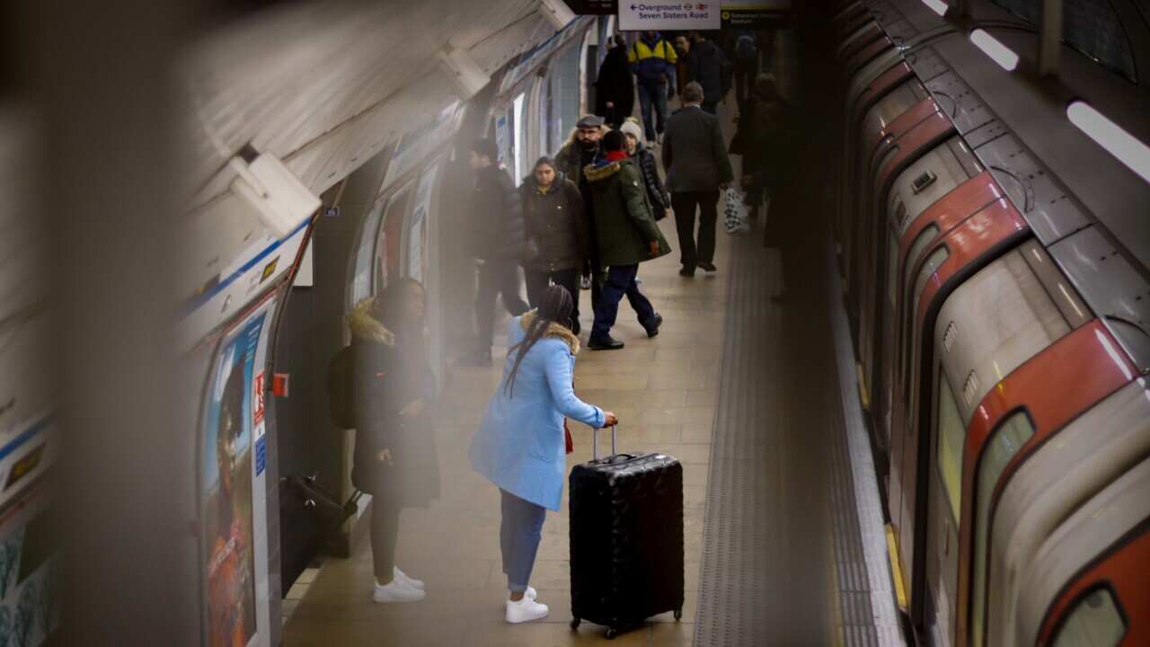 A large number of Hong Kong students in the United Kingdom want to return as soon as possible