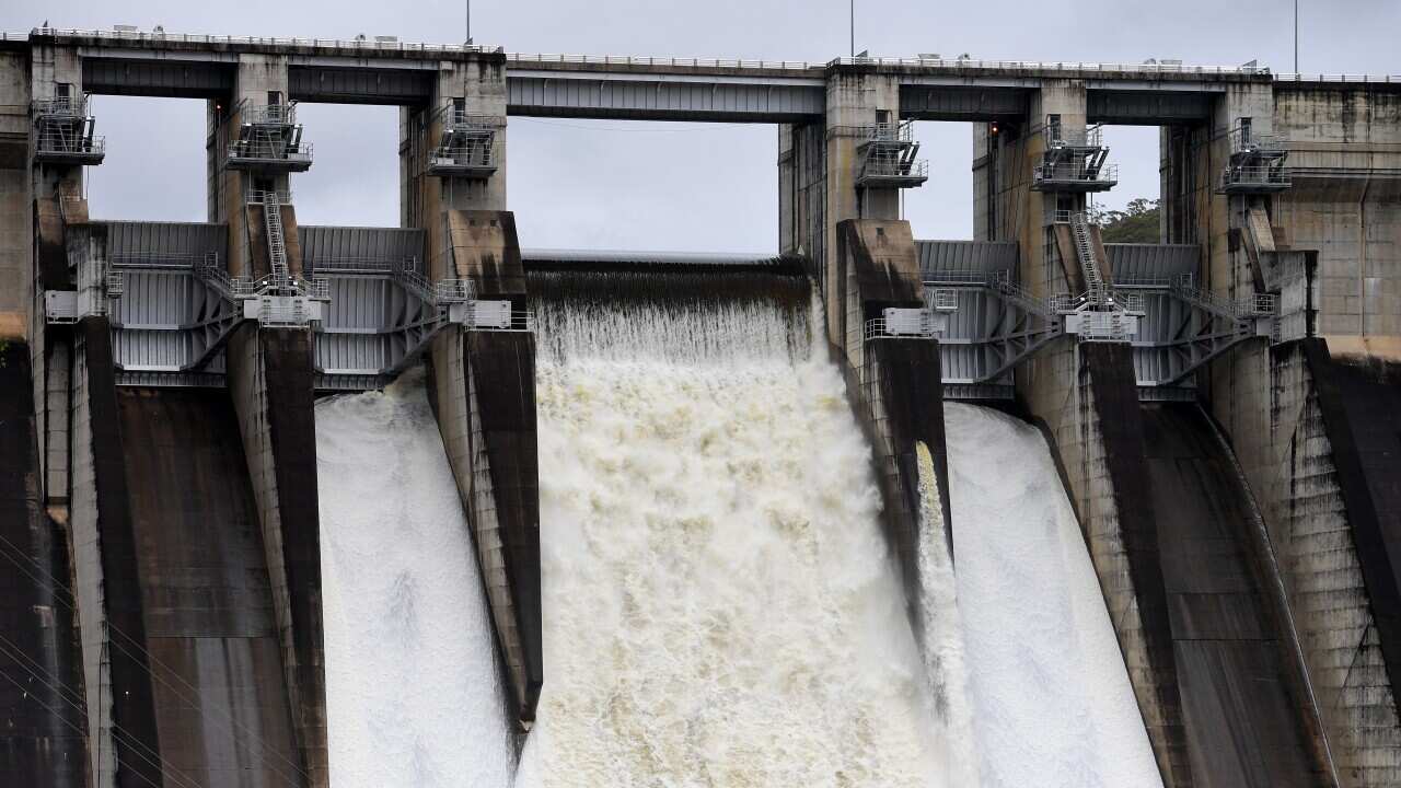 WARRAGAMBA DAM SPILL