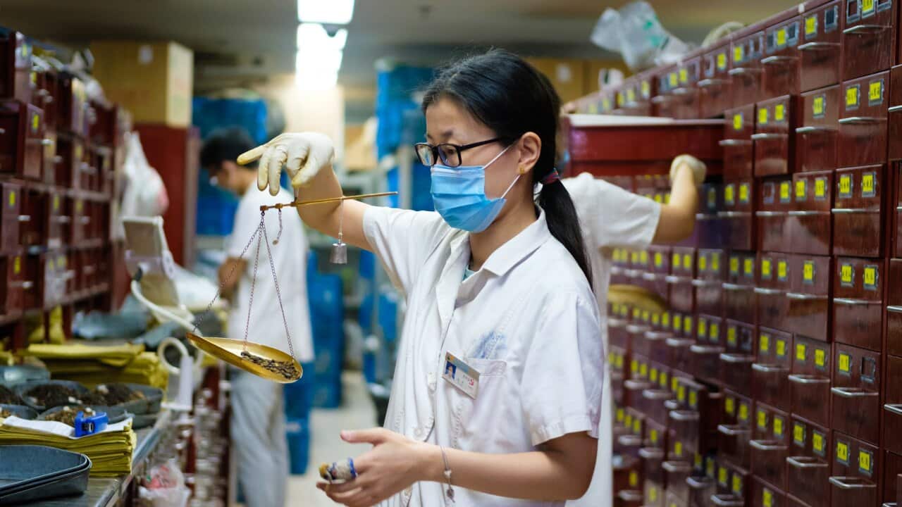 大家在並用中西藥時,必須告訴你的家庭醫生及中醫師