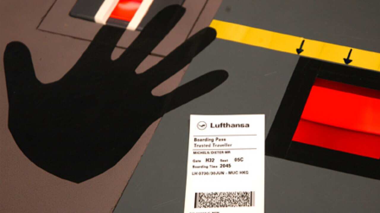 biometric_fingerprint_airport_100223_B_ap_648807957