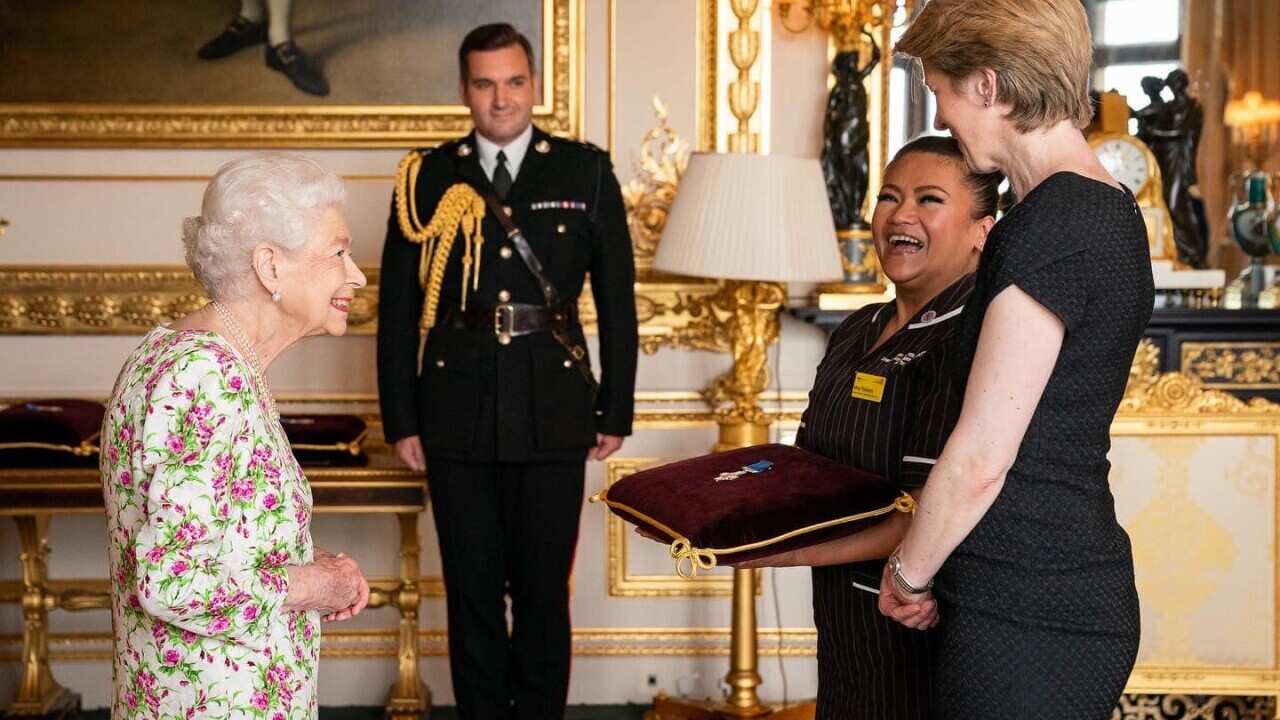 May Parsons, Pinay, nurse, George Cross
