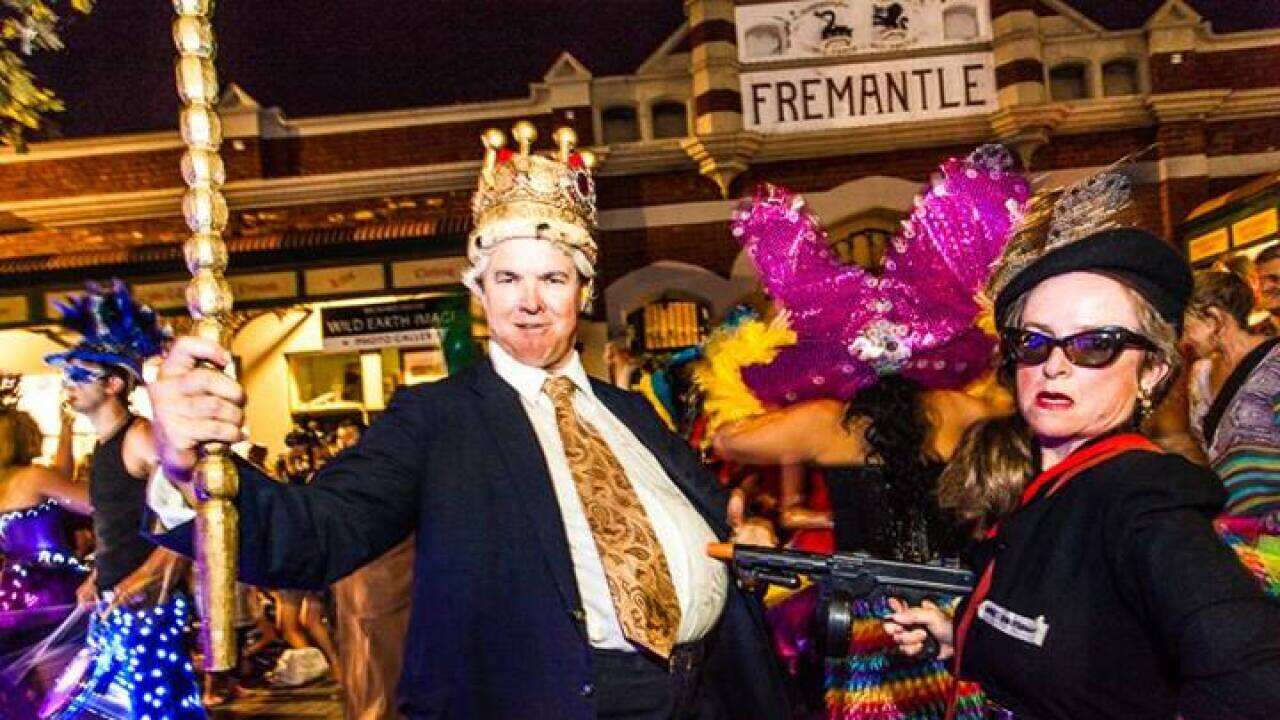 Il Re del Carnevale del 2014 Clive Palmer insieme a Gudrun Enslin, una delle Revolting Women of Fremantle.