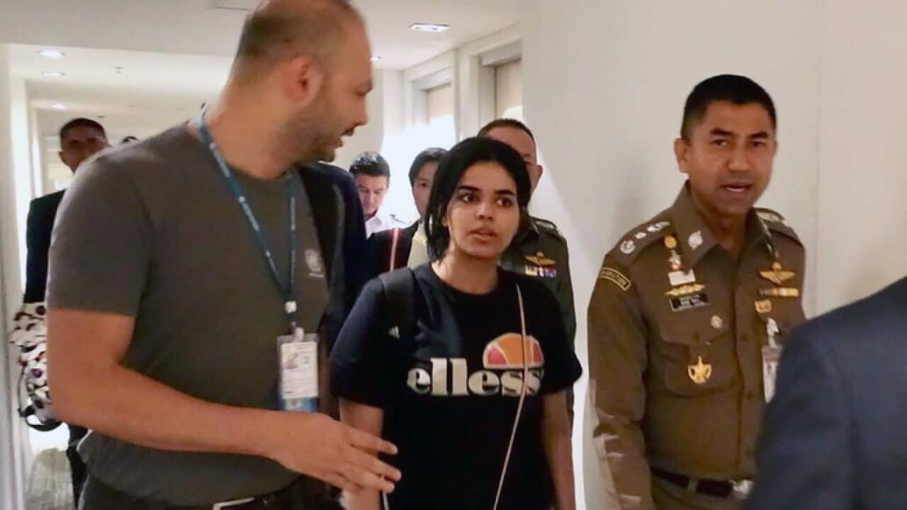 Rahaf Mohammed al-Qunun (C) speaks to Thai Immigration Police Chief Surachet Hakparn (R) and a UNHCR officer (L) at a transit hotel inside Bangkok airport