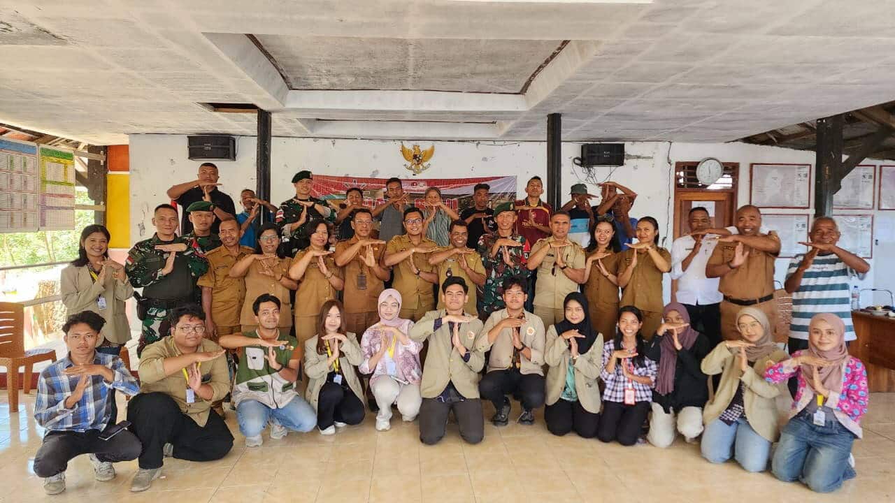 Tim KKN menggelar dikusi penyusunan masterplan pertanian di desa Tulakadi. foto Karel.jpeg
