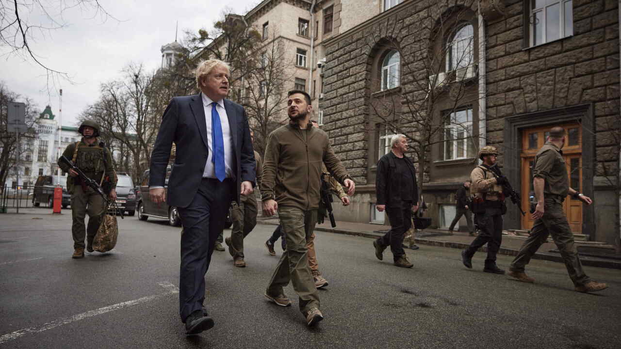 Volodymyer Zelenskyy and Boris Johnson