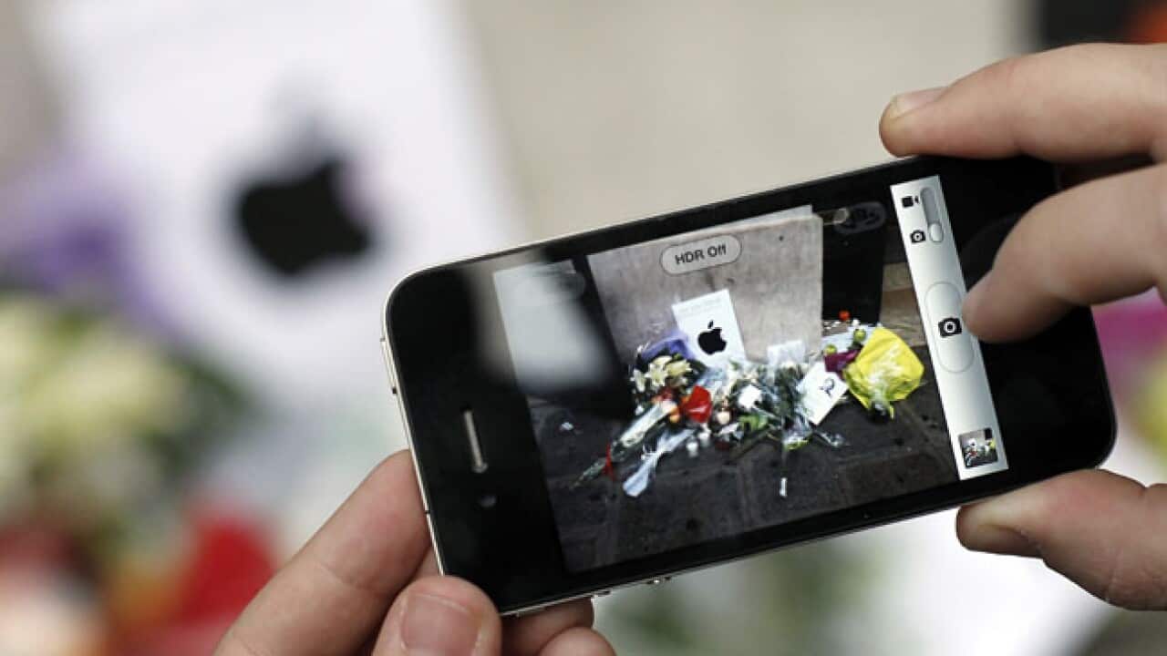 Apple_tribute_111007_b_getty_1431903457