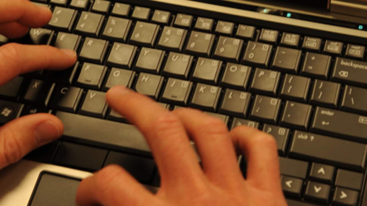 facebook_keyboard_091030_B_AAP_629438051