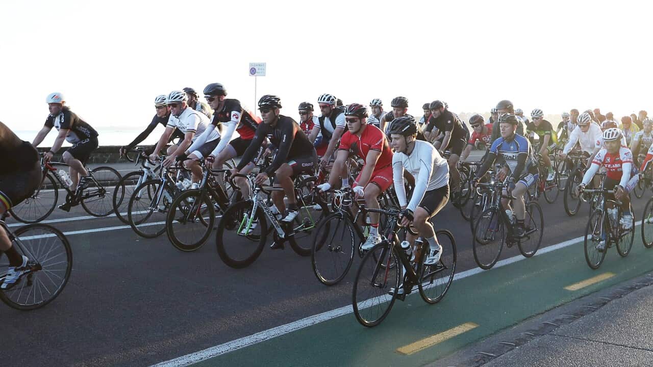 Lance Armstrong rides in Auckland