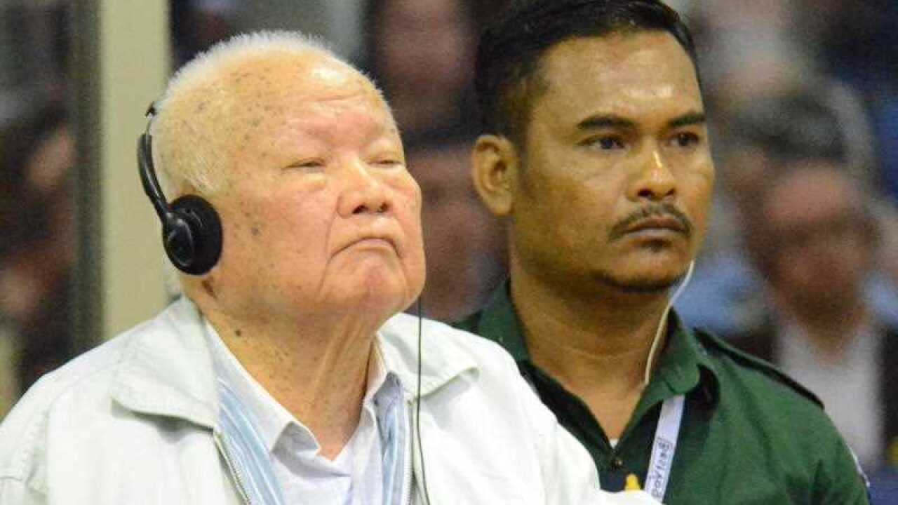 Former Khmer Rouge Head of State Khieu Samphan (left) in the courtroom.