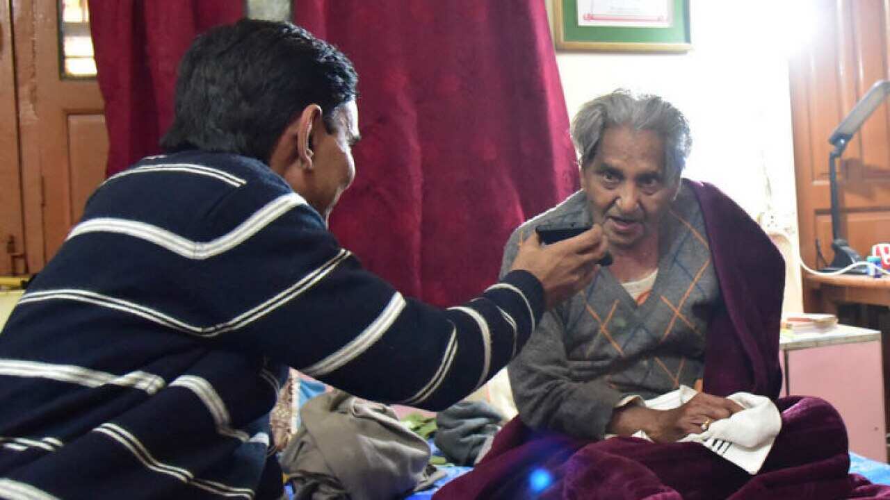 4 Jan 2017 Aligarh :-Gopaldas neeraj padma bhushan With Manoj Aligadi Photo journalist, Journalist Faisal Fareed