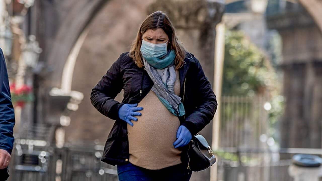 Bệnh viện là khu vực có nguy cơ cao, nếu các nữ hộ sinh cần thực hiện siêu âm, họ sẽ yêu cầu bạn làm điều này tại các phòng khám cộng đồng vì nó sẽ an toàn hơn.