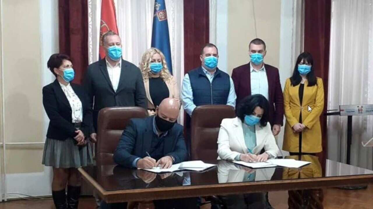 Južne Vesti, autor potpisan kao T.R.