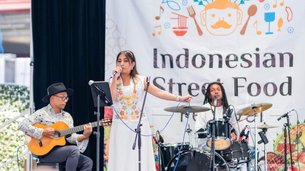 Singer Anna Balani and Contempo band at the Indonesian Street Food Festival 2026.