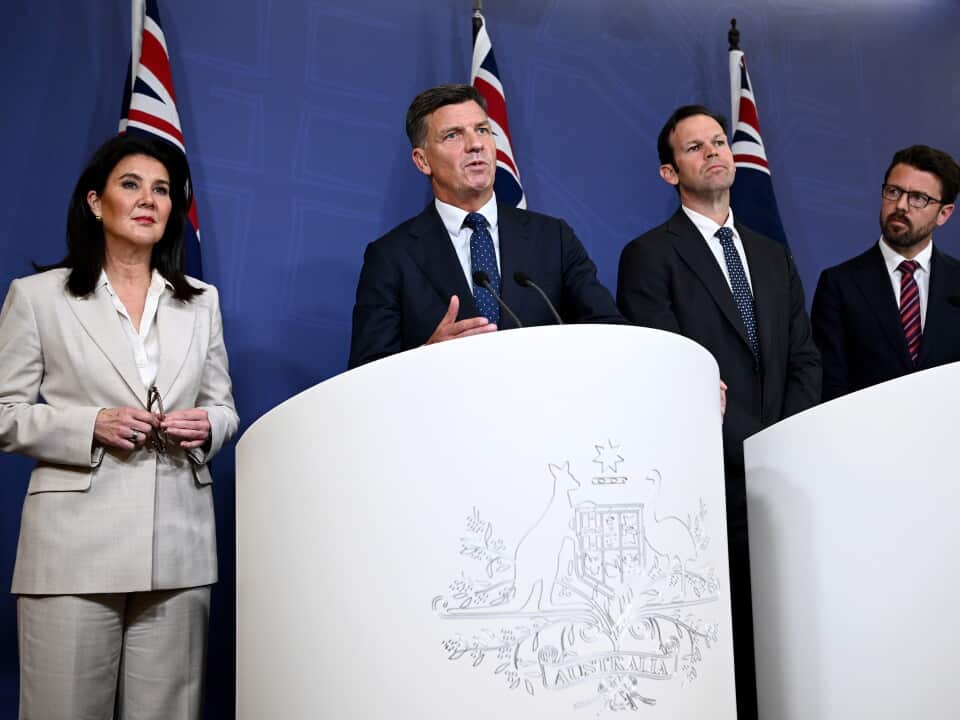 ANGUS TAYLOR PRESSER