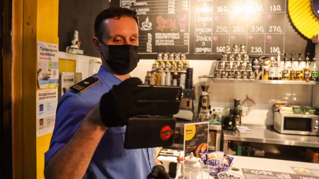 Late-night establishments are monitored for compliance with COVID-19 restriction in Moscow