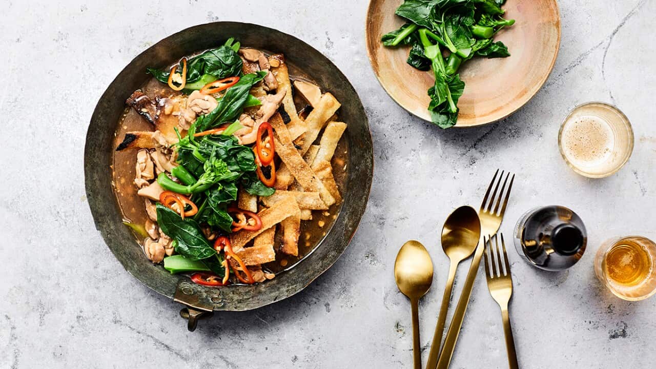 Laad naa (charred rice noodles in thick gravy)