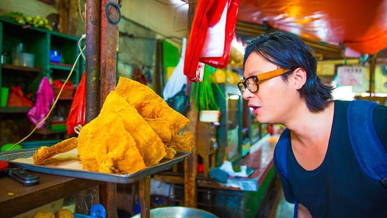 Luke Nguyen is ready to taste pangsit goreng in Jakarta. (Luke Nguyen's Street Food Asia)