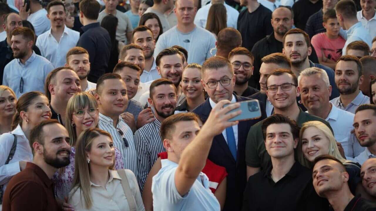 Mickoski so mladi.jpg
