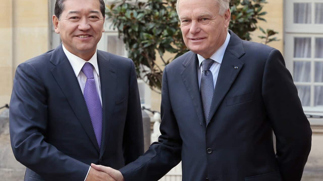 Kazakhstan's Prime Minister Serik Akhmetov (L)
