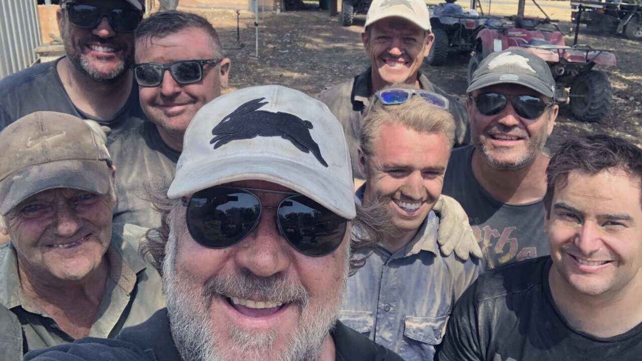 Russell Crowe with firefighters near Coffs Harbour
