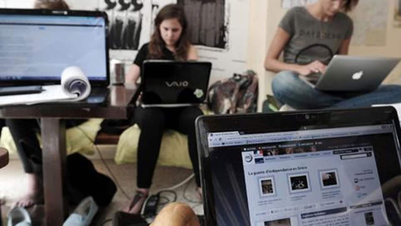 student_multitasking_130507_getty_1001686377