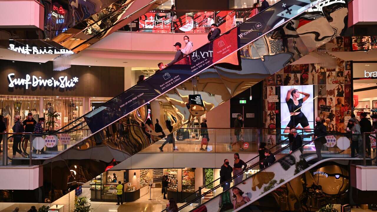 澳洲全國每日新增新冠確診數字已連續7天超過 2,000宗,但疫苗接種率亦同時繼續增加。總理莫理遜(Scott Morrison)鼓勵已接種兩劑疫苗的人,可以慶祝新州放寬限制措施。