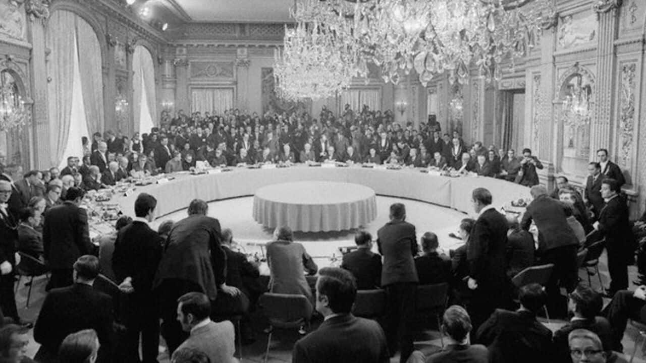 Hiệp Định Paris 1973 ký kết giữa Chính phủ Việt Nam Dân chủ Cộng Hoà miền bắc và Việt Nam Cộng Hoà ở miền Nam với tư cách là hai quốc gia