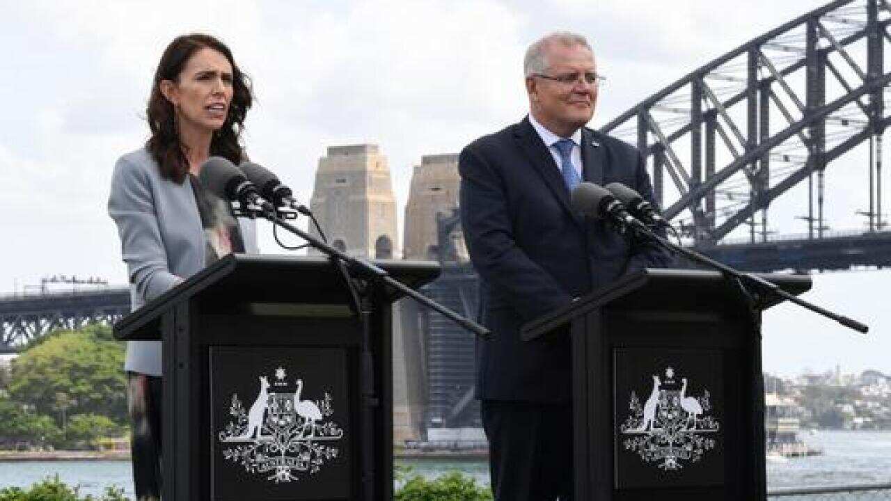 New Zealand Prime Minister Jacinda Ardern (L) and Australian Prime Minister Scott Morrison (R)