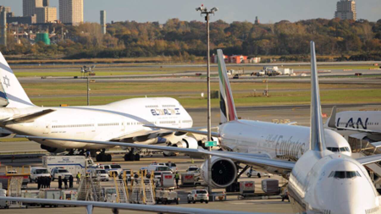 terror_threat_airport_planes_AAP_101030_B_876461216