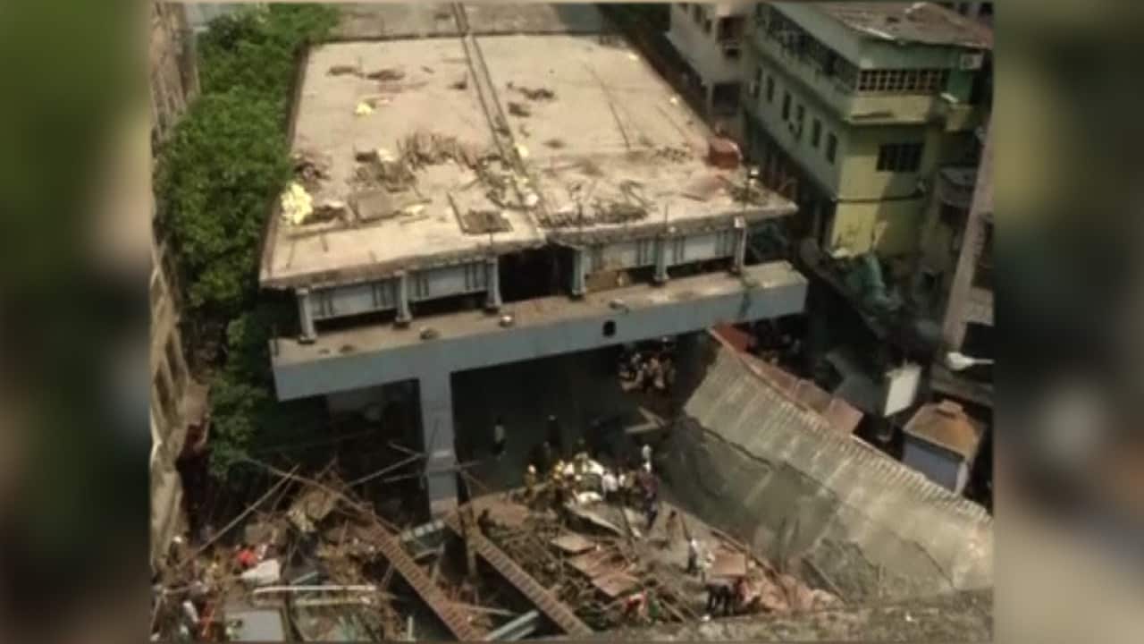 India flyover collapse kills 10