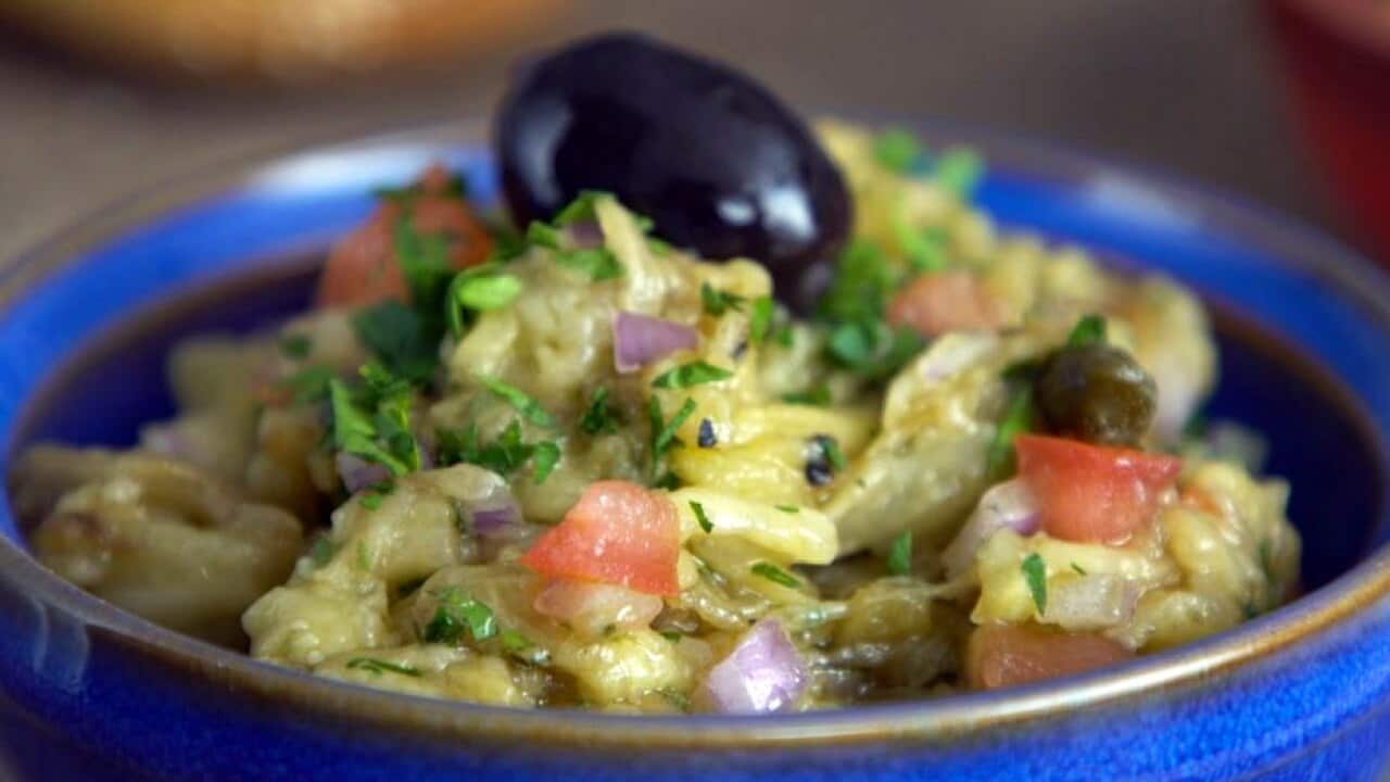 Roasted eggplant salad with capers and onions (Melitzanosalata me kapari kai kremmydia)