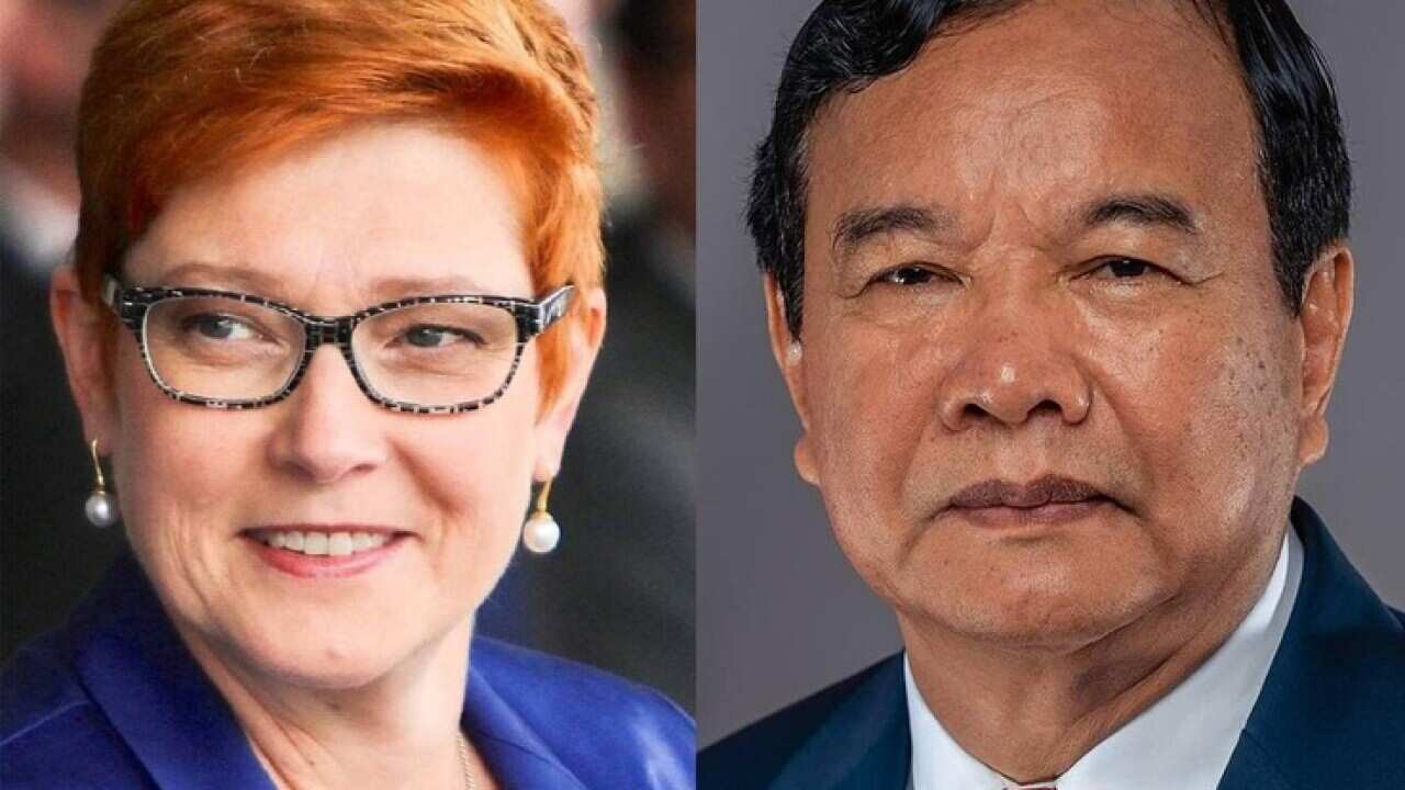Australian Foreign Affairs Minister Marise Payne(L) and her Cambodian counterpart Prak Sokhon